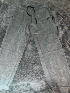 Nike Tech Fleece Grey Heather Joggers